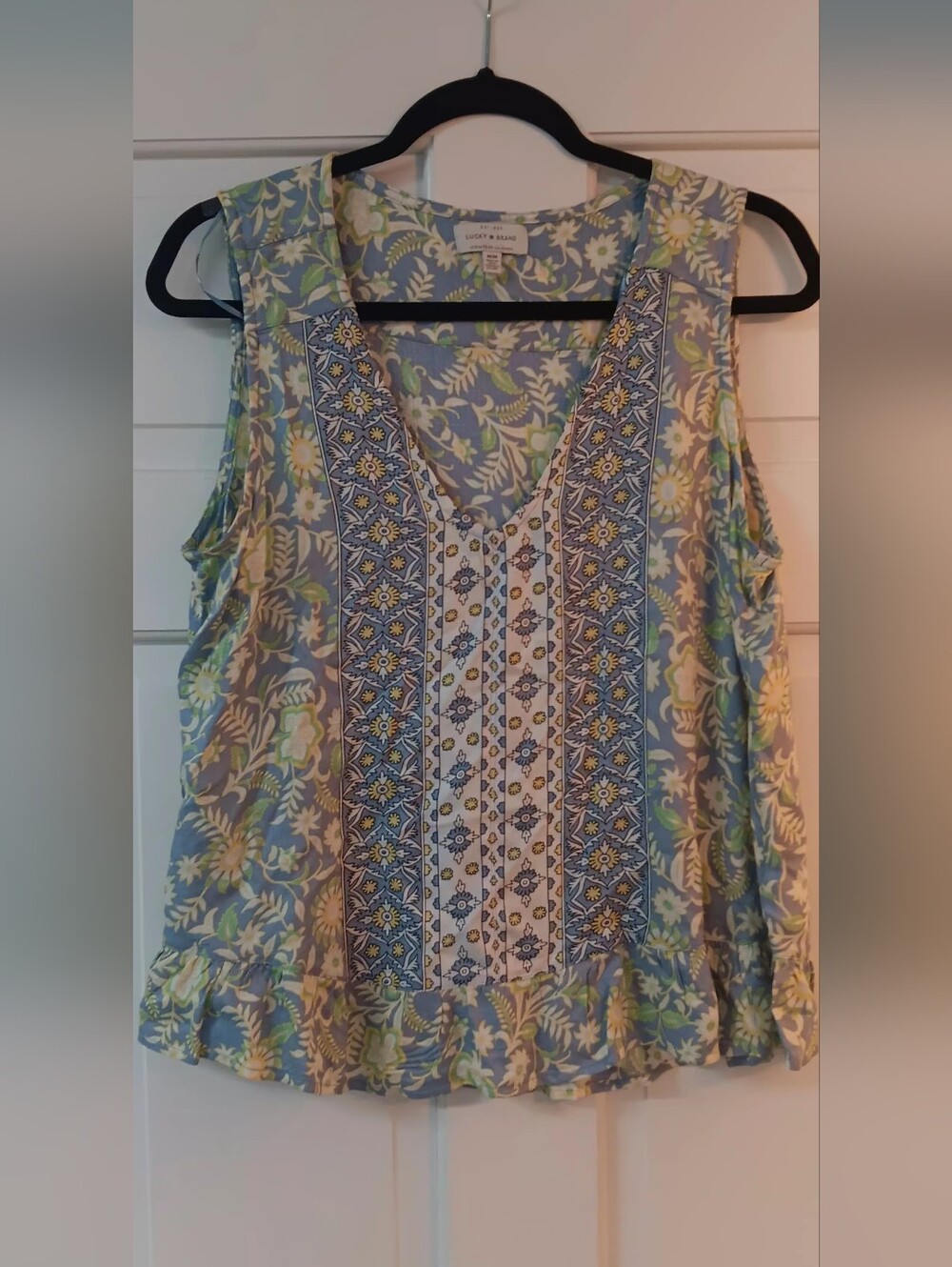 Lucky Brand Boho Light Blue Floral Embroidered V‑Neck Ruffle Tank